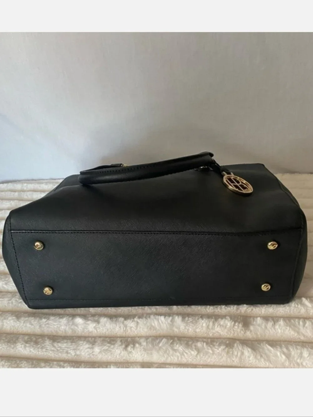 EUC Henri Bendel 3 section satchel